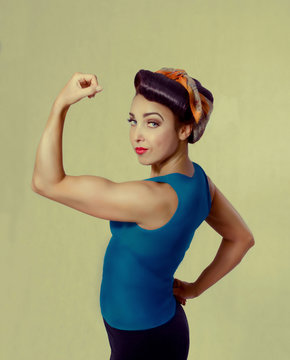 woman biceps show-off