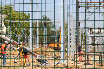 Travaux dans un poste de transformation électrique THT/HT