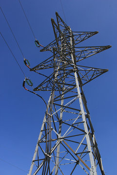 Descente a&eacute;ro-souterraine sur un pyl&ocirc;ne &eacute;lectrique THT