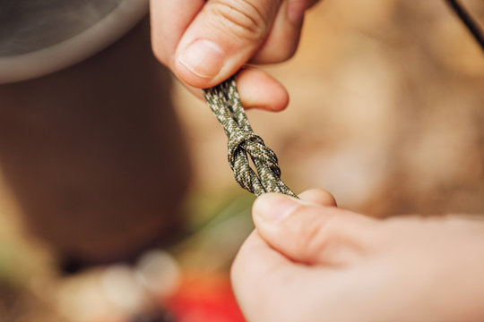girl ties a knot in the rope