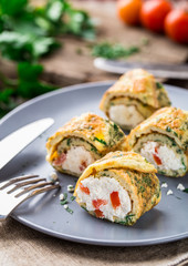 Omelette rolls with curd