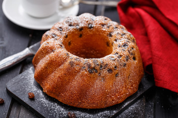 Cake with raisin