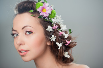 Obraz na płótnie Canvas Woman with flowers in hair