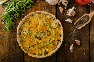 Cheese Quiche with chicken, arugula and mushrooms