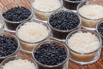 Arroz blanco y negro