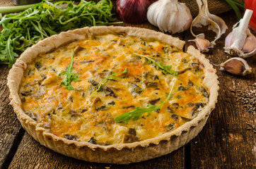 Cheese Quiche with chicken, arugula and mushrooms