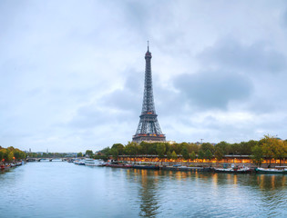 Fototapeta na wymiar Paris cityscape panorama with Eiffel tower