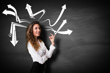 junge Frau mit vielen Ideen