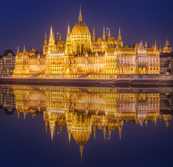 Fototapeta premium View of hungarian Parliament building, Budapest