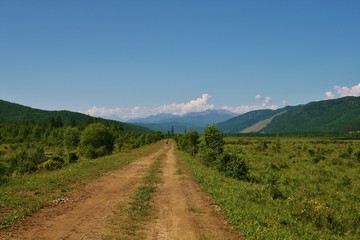 Fototapeta na wymiar road in a mountain valley