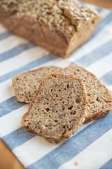 Frisches Vollkornbrot 