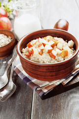 Porridge with caramelized apples