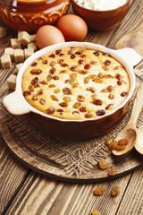 Casserole with cottage cheese and raisins