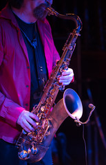 Obraz na płótnie Canvas saxophone player in concert