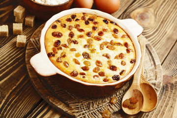 Casserole with cottage cheese and raisins