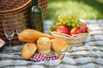 Obraz na płótnie Canvas Food for outdoor picnic