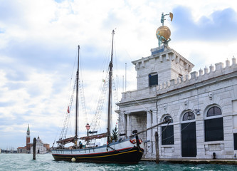 Fototapeta na wymiar Detail of building Maritime Customs (Dogana di Mare). Venice. It