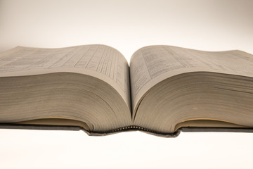 3000 Seiten Buch aufgeschlagen