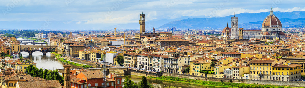 Wall mural florence, italy - view of the city and cathedral santa maria del