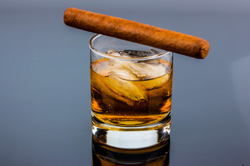 Whisky und Zigarre