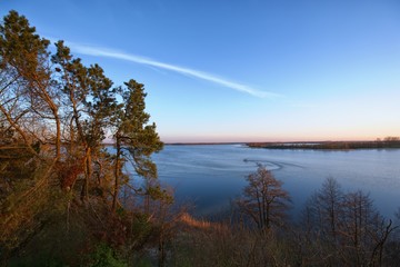 Obraz na płótnie Canvas Sunset lake view