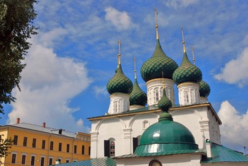 Fototapeta na wymiar Old Russian orthodox church building. Yaroslavl, Russia.