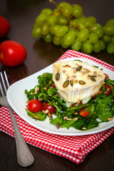 salad with baked goat's cheese