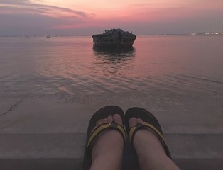 Fototapeta premium feet on the sea. 
