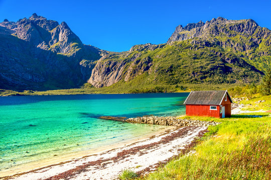 Strand im Trollfjord, Lofoten, Norwegen