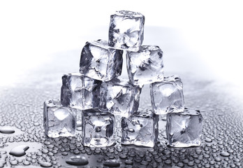 ice cubes pyramide