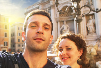 Fototapeta na wymiar Tourist couple taking selfy photo by Trevi Fountain