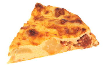 Part de tortilla sur fond blanc