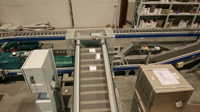working conveyor automated warehouse