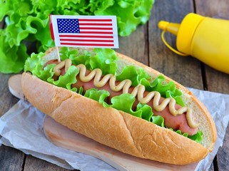 hotdog sandwich with yellow mustard sauce and lettuce