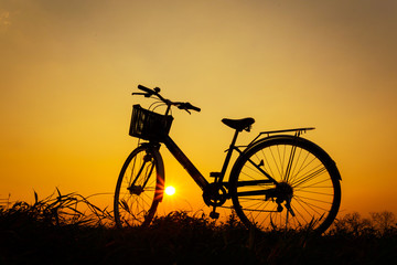 Fototapeta na wymiar silhouette of bicycle at sunset