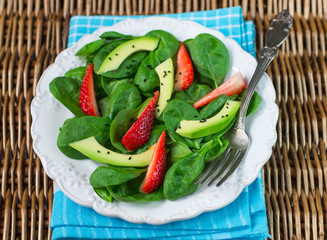 Diet salad of spinach, strawberries and avocado