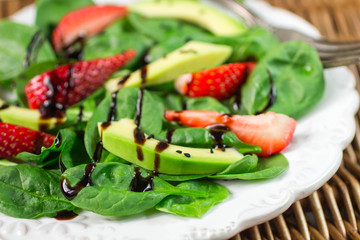 Diet salad of spinach, strawberries and avocado