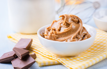Peanut butter, chocolate chunks, flour