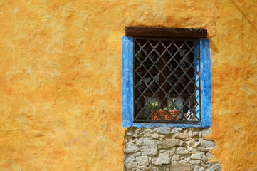 Fototapeta na wymiar Yellow wall of a house in Italy