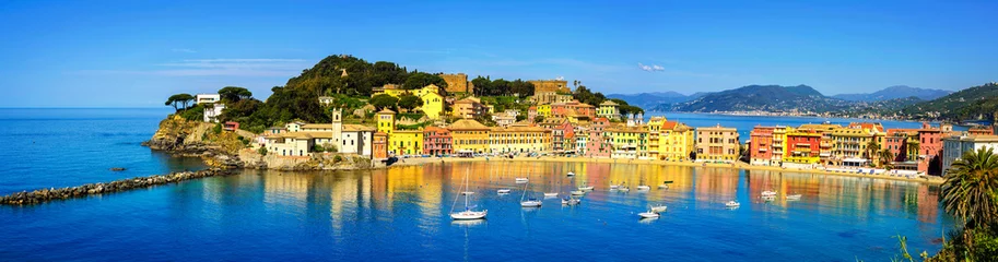 Poster Sestri Levante, stilte baai zee en strand panorama. Ligurië, Italië © stevanzz