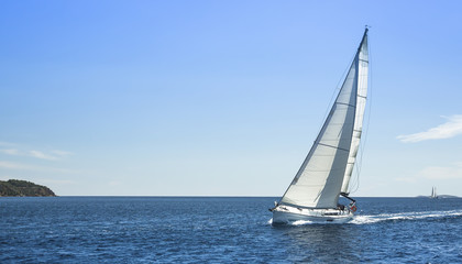 Obraz premium Boat competitor of sailing regatta in clear weather. Yachting.