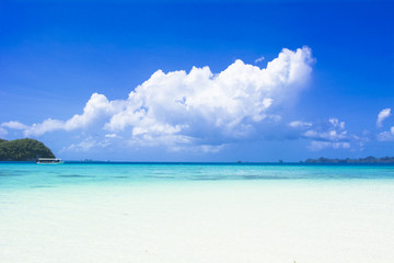 パラオのロングビーチの海と空