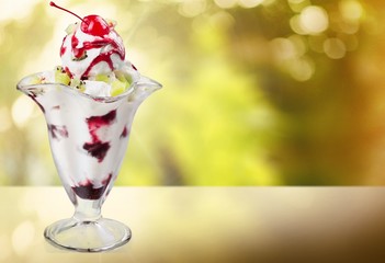 Ice. Vanilla ice cream with chocolate sauce and curls in cup