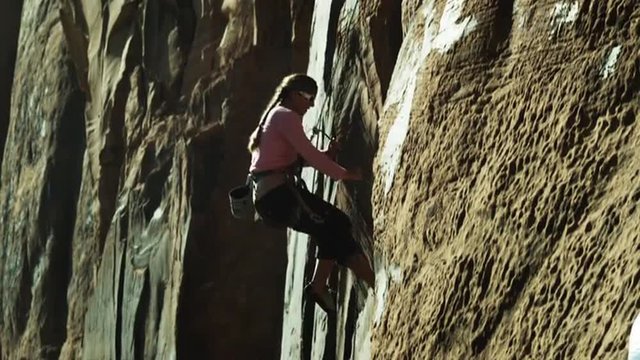 TD MS Woman rock climbing / Moab, Utah, USA