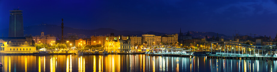 Fototapeta na wymiar panorama of Port of Barcelona in night