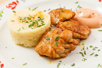 chicken with mashed potatoes