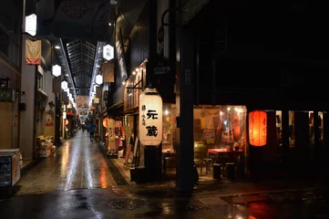 Foto op Canvas Winkels en restaurants in het centrum van Kyoto, Japan © pattilabelle