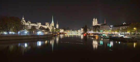 Fototapeta na wymiar Zürich at dark night