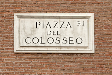 Fototapeta premium Piazza Del Colosseo street sign in Rome, Italy