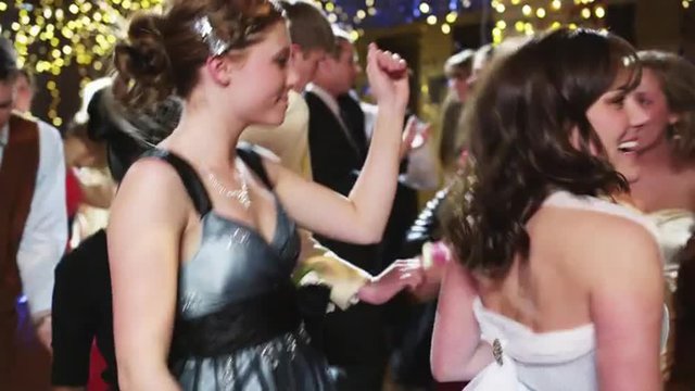 MS Students dancing on prom night / Cedar Hills, Utah, USA